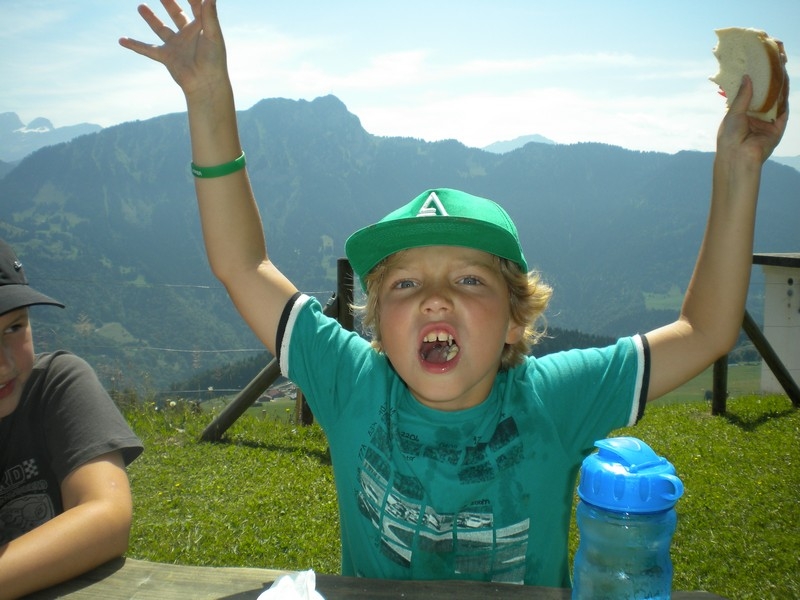 Village Camps International Summer Camp Leysin, Switzerland 2025-08-09 https://www.villagecamps.com/journals_admin/images/714-16-green hike (6).jpg